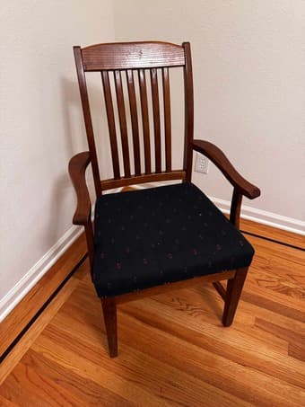 6' x 3.5' Dining Room Table with 1' insert and 6 Chairs 3