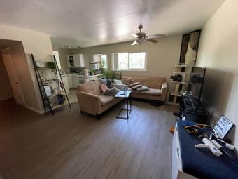 1 room available in 2 bed /1 bath apartment near Stanford 2