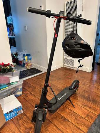 E Scooter (with helmet) 1
