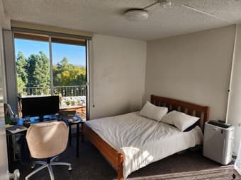 1B1B On-campus housing available until Jan 12 4