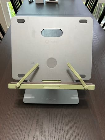 laptop stand 1