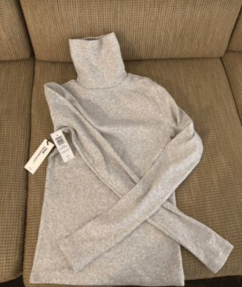 Aritzia turtle neck size XS, new with tags 1