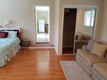 Private Furnished Studio (540 sqft)– Bright, Clean & Safe in Palo Alto 2
