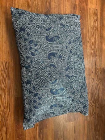 Pillow with pillowcase, blankets, fitted sheet 1