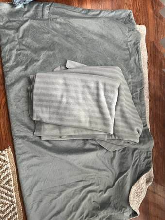 Pillow with pillowcase, blankets, fitted sheet 3