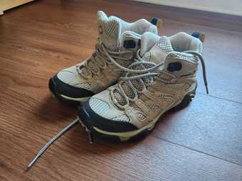 Women's Size 6 Merrell Hiking Boots 2