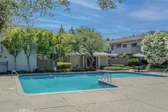 2B1B condo in Mountain View 1