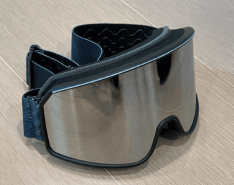 Ski goggles, snow pants, gloves 2