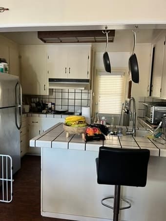 Bedroom in a shared house in Redwood City available 02/02 3