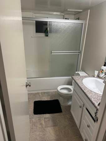 Room with own bathroom in 2B/2BR 2