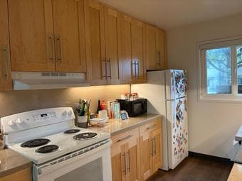 ON CAMPUS - 3B/1B Apartment - Available June - August - 3300$ 2