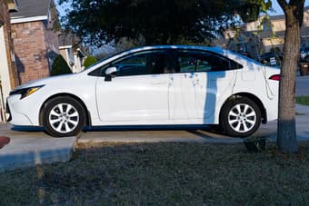 Toyota Corolla LE 2020 1