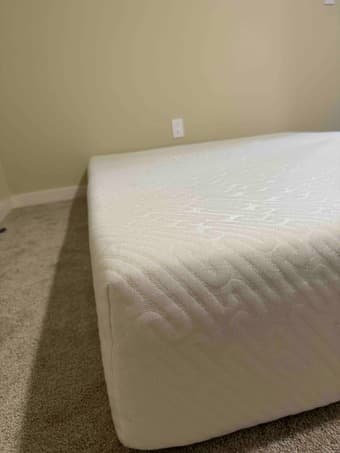 Serta 10" memory foam queen mattress 1
