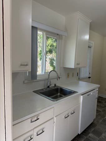 Looking for a female roommate to apply to Menlo Park apartment with! 2