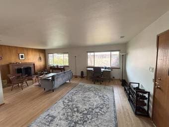 Bedroom + private bathroom in 2B2B apartment in quiet neighborhood (me 1