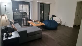 1B/1B in a 3B/3B apartment in Menlo Park available from March 4