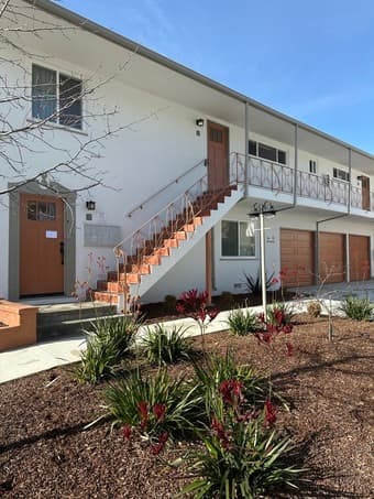 Looking for a female roommate TODAY to apply to Menlo Park apartment! 1