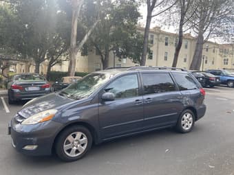 For Sale: 2007 Toyota Sienna XLE– 7-passenger – $4,500 – 198k miles 2