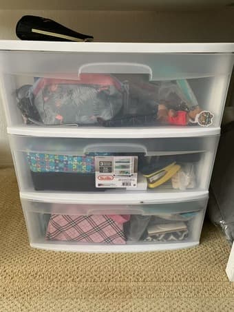 Plastic chest of drawers with wheels 1