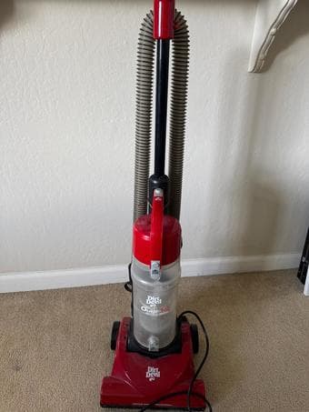 Dirt Devil Vaccum Cleaner Quick Plus Lite - Upright and Bagless 1