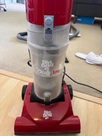 Dirt Devil Vaccum Cleaner Quick Plus Lite - Upright and Bagless 4