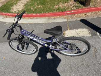 24" moutain bike (like new) for girls 1