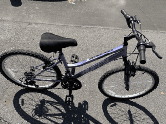 24" moutain bike (like new) for girls 2