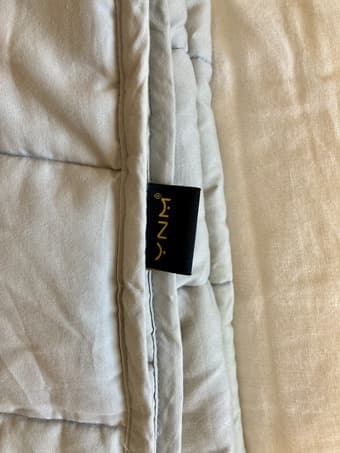 Selling a Ynm cooling weighted blanket 2