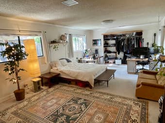 $1960 - Huge room with the most peaceful shower! APRIL-JULY 4