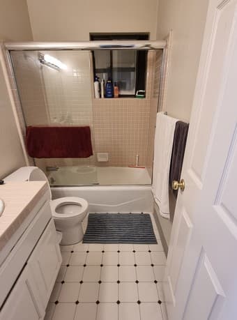 1B/1B in a 3B/3B apartment in Menlo Park available now 2