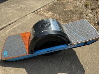 Selling Onewheel XR+ with accessories < 10miles 2