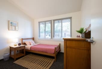 Room in EV lowrise available from this Fri Mar 28th for spring quarter 1