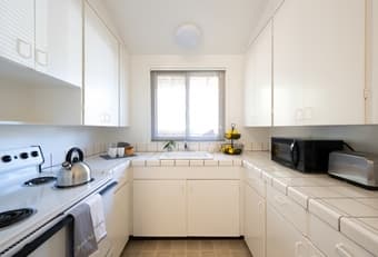 Room in EV lowrise available from this Fri Mar 28th for spring quarter 4