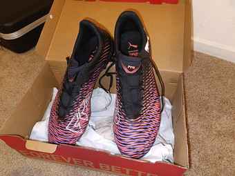 Puma Soccer boots (size 10.5) 2