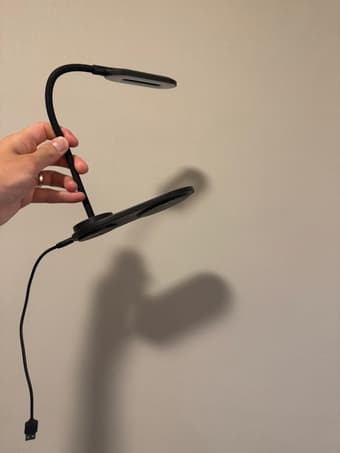 Perfectly working Merkury wireless charging LED lamp. 1