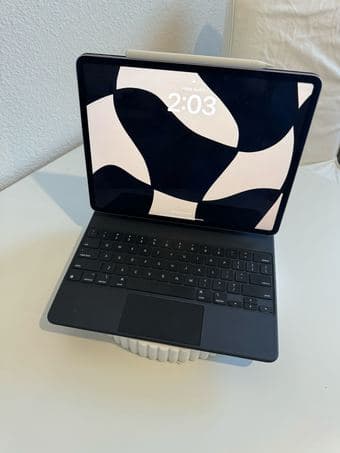 Brand New 13-inch iPad Air Wi-Fi 128GB + Magic Keyboard Apple Pencil 1