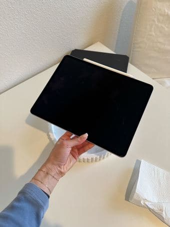 Brand New 13-inch iPad Air Wi-Fi 128GB + Magic Keyboard Apple Pencil 4