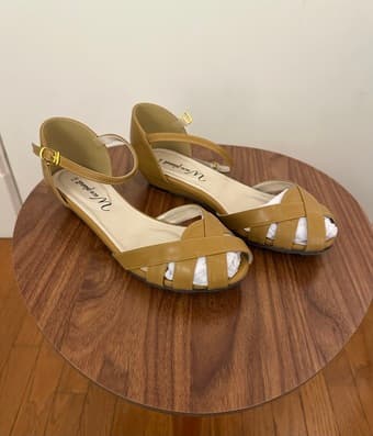 Well-loved flats, women's size 8, looking for a new home 1