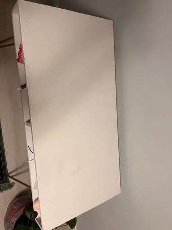 White desk with hairpin legs 2