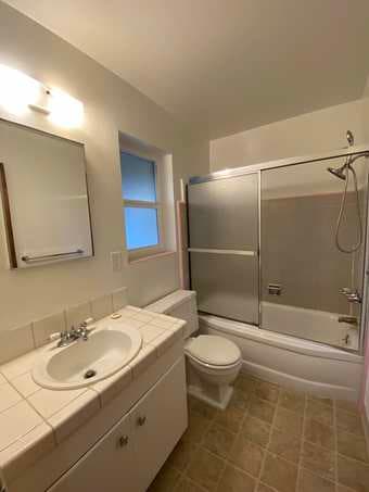 Spacious 1br/1ba apartment in College Terrace 4