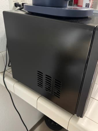 TOSHIBA Air Fryer Combo 8-in-1 Countertop Microwave Oven ($100) 2