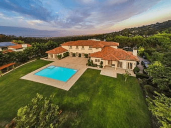 3x 1 Bed 1 bath in mansion in Hillsborough (CA) 1