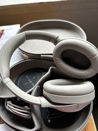 Sony WH-1000XM4 light grey bluetooth headphones (gently used) 1