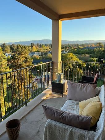 On campus Sublet 1B1B Midrise apt (May 14 - June 1) EV 1