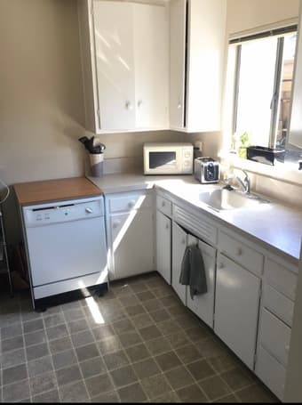 [Female Only] Room for rent near downtown Menlo Park, start May 1st 2