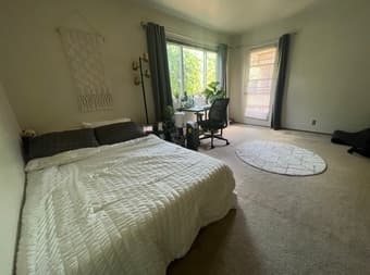 [Female Only] Master bedroom w/ Bathroom, Menlo Park, Start 05/01 3