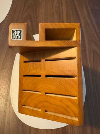 Selling a brand new Zwilling Knife Block (empty) 2