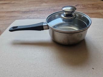 Kitchen ware and storage items for sale - Move out sale ( 3