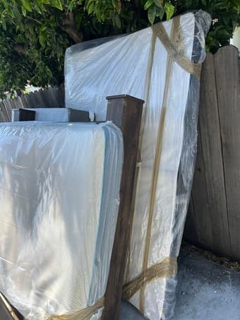 Signature Design by Ashley(R) Brown Queen Frame + Simba Mattress 3