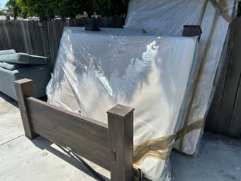 Signature Design by Ashley(R) Brown Queen Frame + Simba Mattress 2